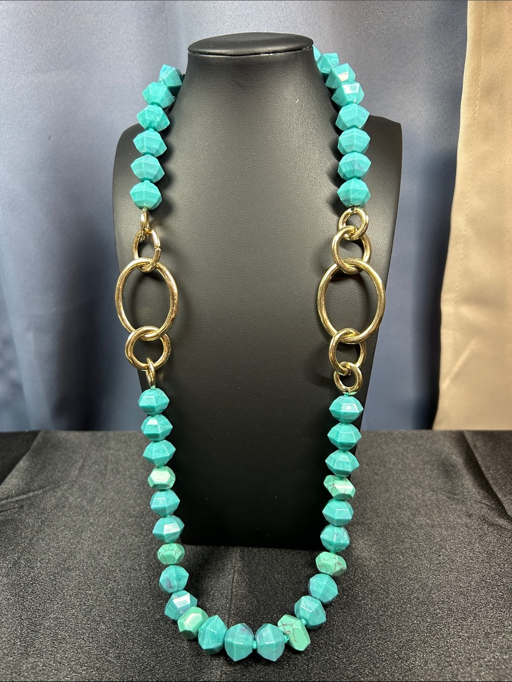 NRQ Avon Faux Turquoise and Gold Link Beaded Statement Necklace